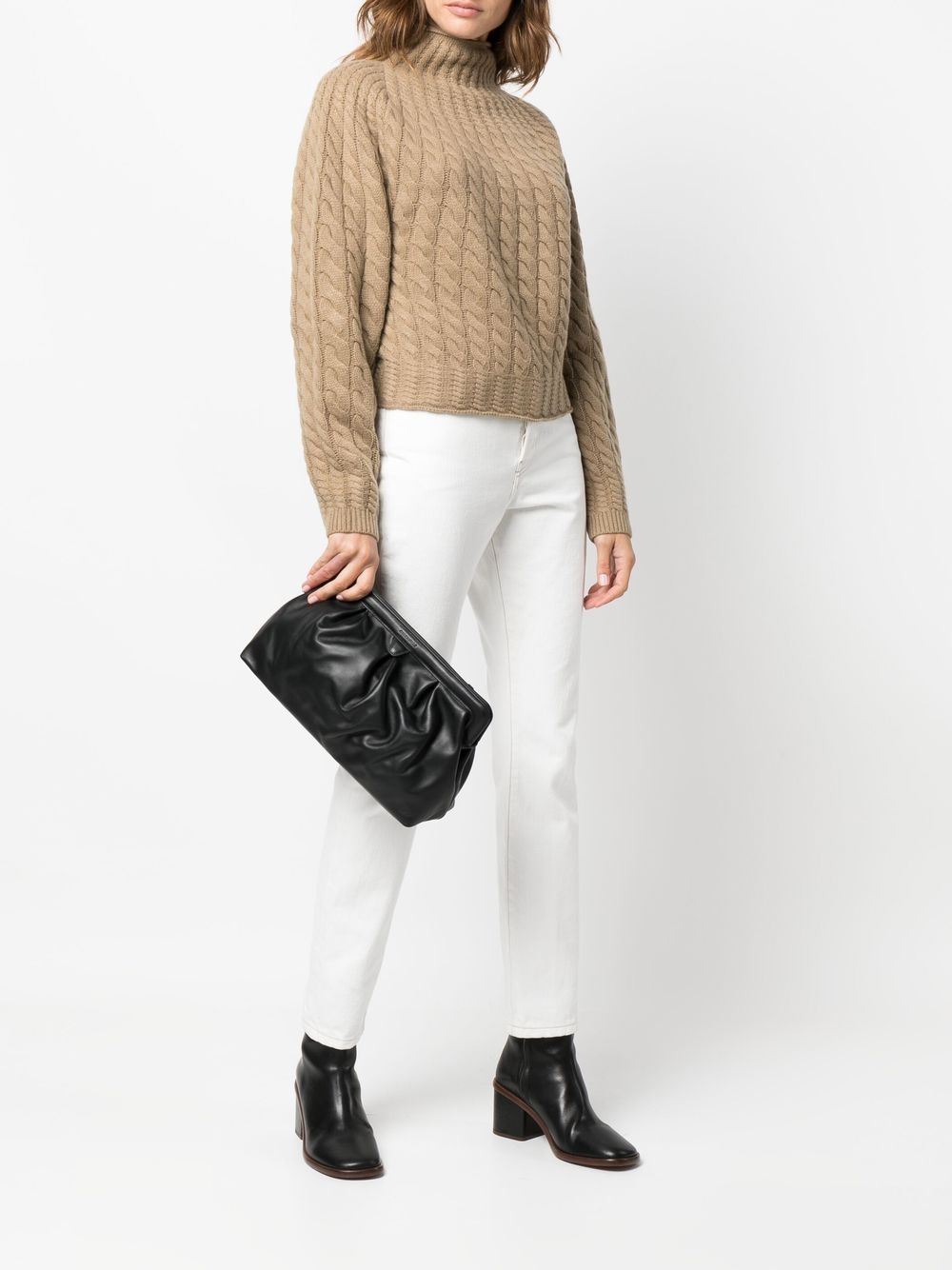 Cable-knit long-sleeved jumper